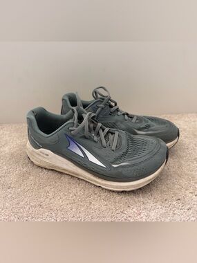 Altra Paradigm Ego Max Running Sneakers W9.5 with White Midsole and Purple Logo